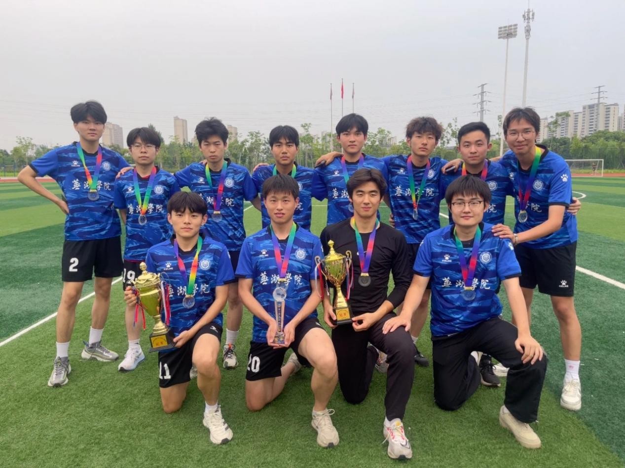 我院斩获伟德BV1946官网首届&ldquo;鼎新杯&rdquo;足球赛冠军